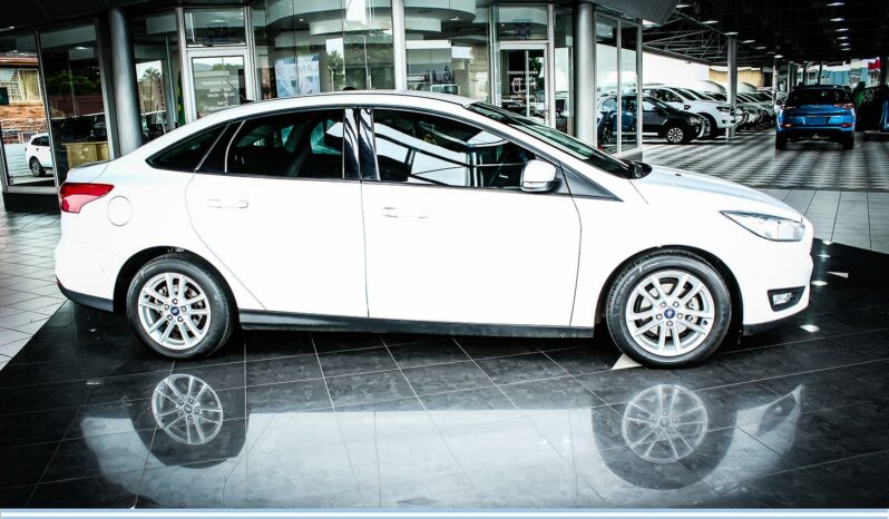 2017 Ford Focus Sedan 1.5T Trend full